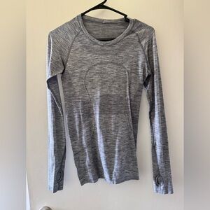 Lululemon Gray Long Sleeve Athletic Top “crush the distance” size 6